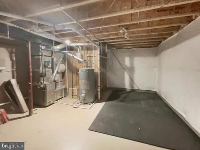 $778,000 | 18550 Kerill Road, Triangle, VA 22172