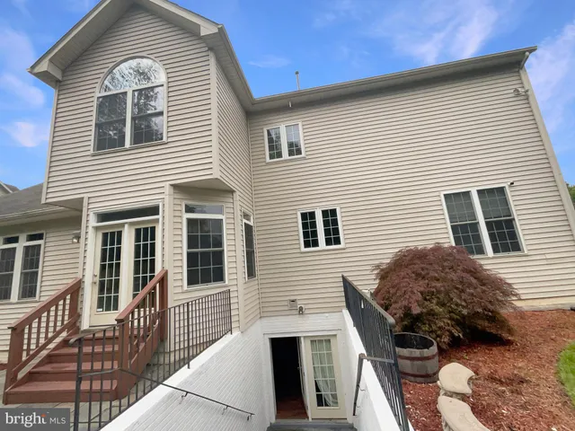 $778,000 | 18550 Kerill Road, Triangle, VA 22172