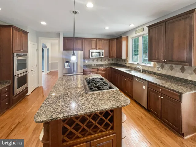 $778,000 | 18550 Kerill Road, Triangle, VA 22172