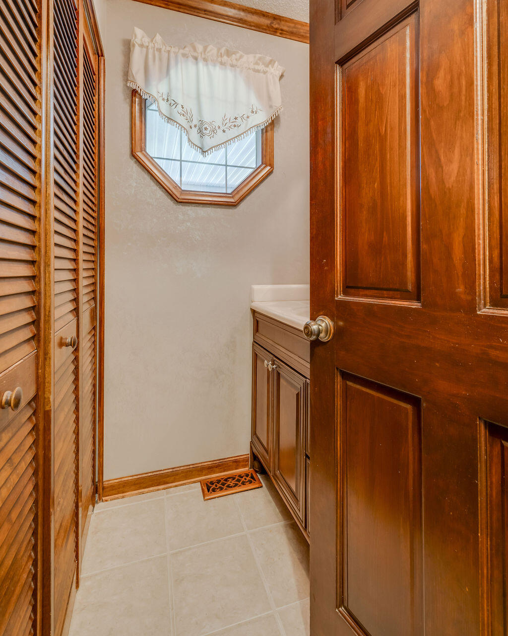 490 Summit Drive Jonesborough, TN 37659 - Photo 24 of 65 024