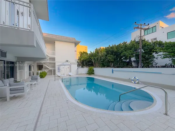 $3,700 | 290 Sunrise Drive, Unit 3F, Key Biscayne, FL 33149