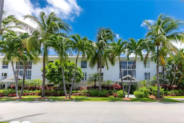 $3,700 | 290 Sunrise Drive, Unit 3F, Key Biscayne, FL 33149
