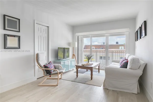 $3,700 | 290 Sunrise Drive, Unit 3F, Key Biscayne, FL 33149