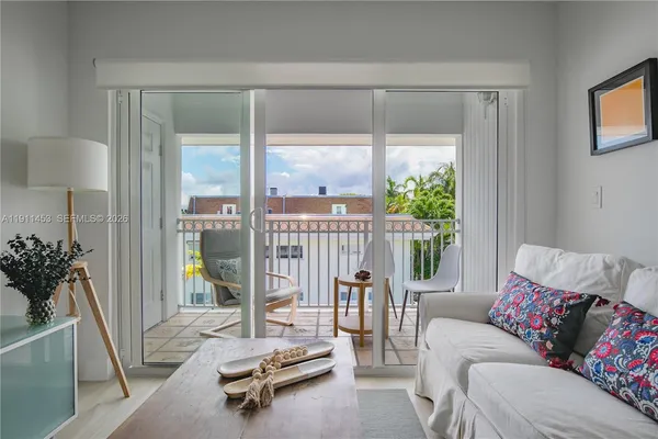 $3,700 | 290 Sunrise Drive, Unit 3F, Key Biscayne, FL 33149