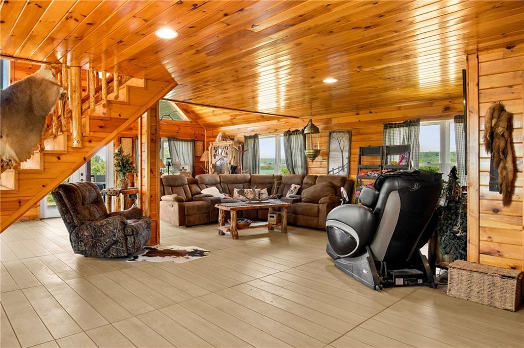 5164 Lincoln Highway Stoystown, PA 15563 - Photo 20 of 50 a living room with patio furniture