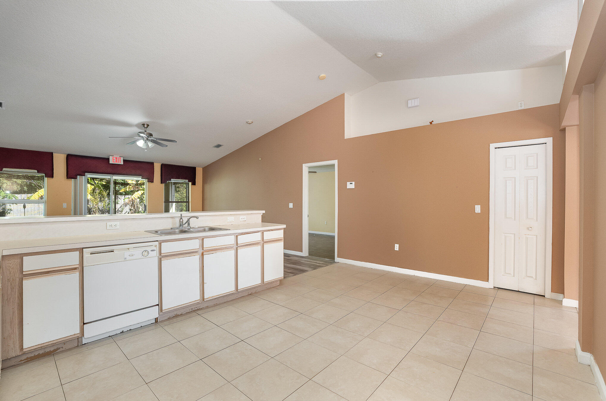 429 Freeman Road Northwest Palm Bay, FL 32907 - Photo 8 of 24 008_dsc06947-edit