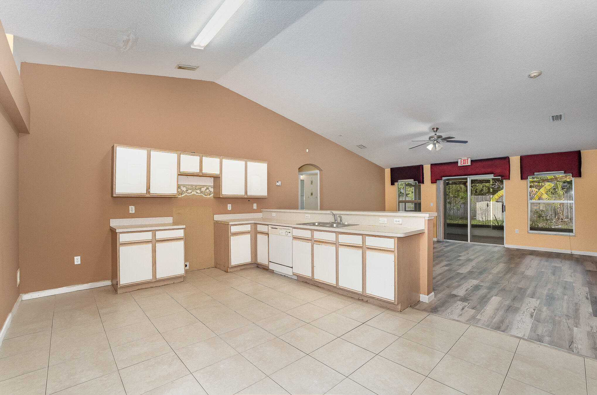429 Freeman Road Northwest Palm Bay, FL 32907 - Photo 9 of 24 009_dsc06942-edit