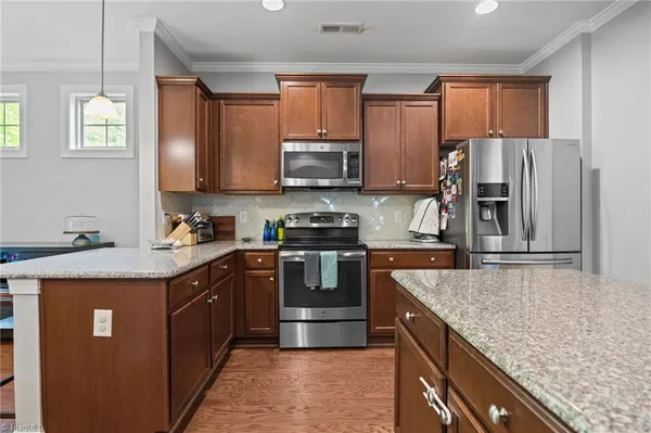 $475,000 | 2681 Splitbrooke Drive, High Point, NC 27265