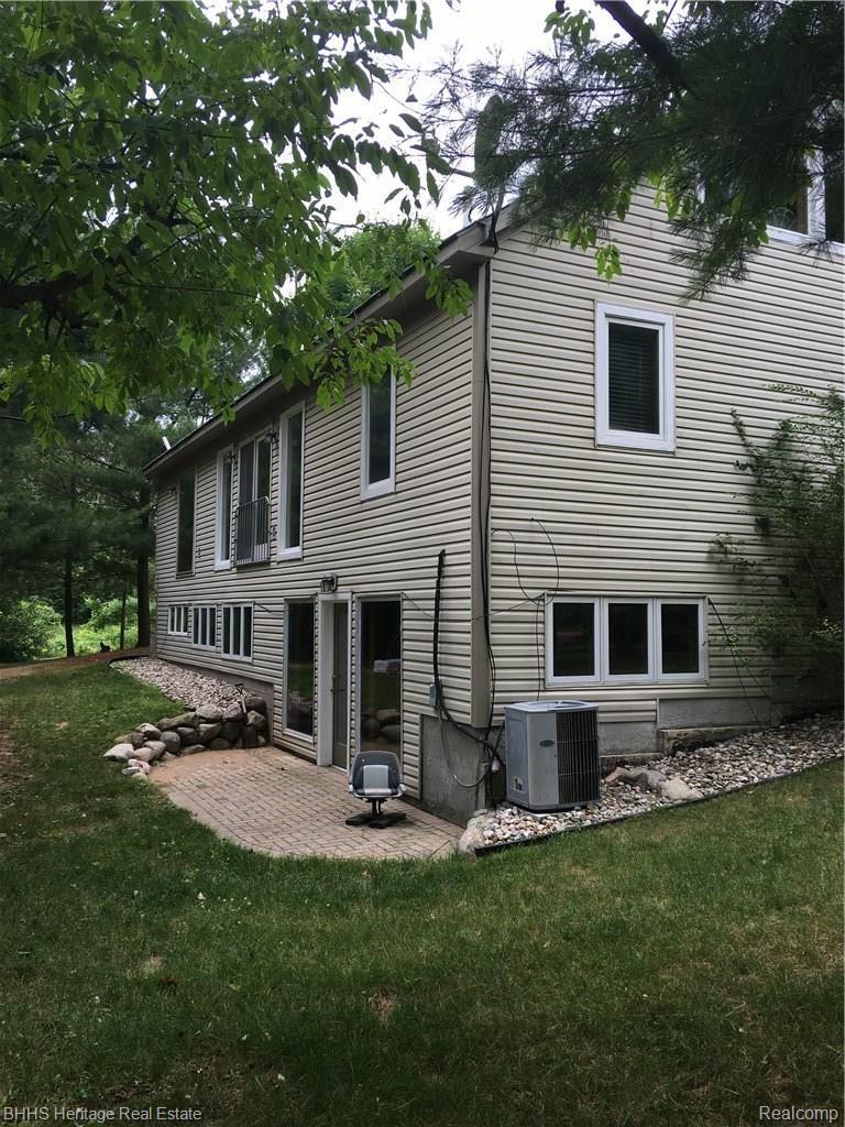 4535 West Allen Road Howell, MI 48855 - Photo 31 of 34 Backside of home