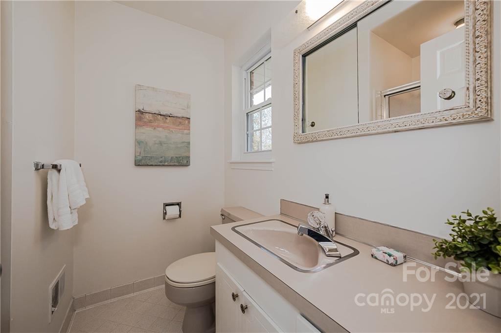 3809 Riverbend Road Charlotte, NC 28210 - Photo 16 of 31 Gallery Image 16