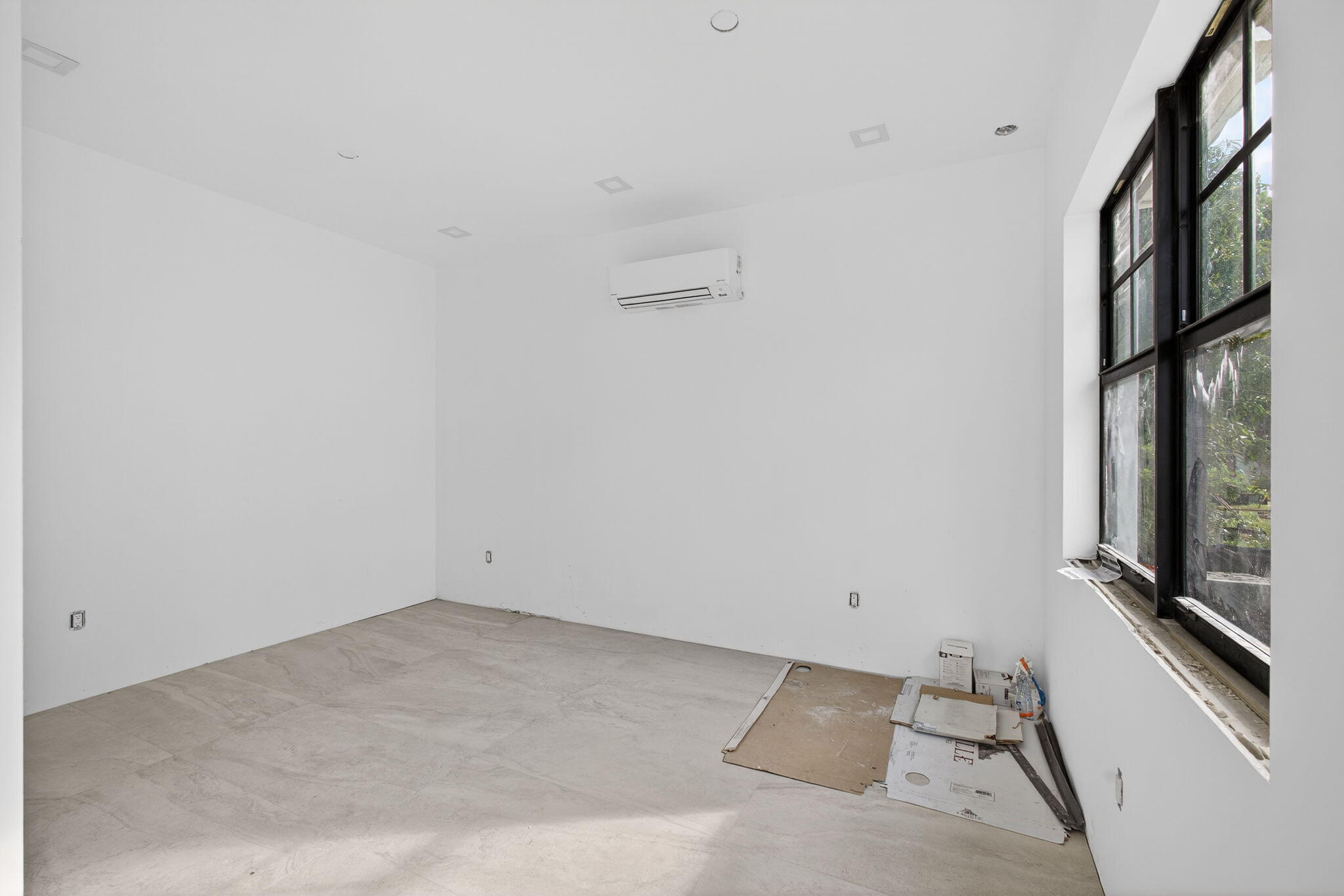 1013 Ardmore Road West Palm Beach, FL 33401 - Photo 21 of 35 a view of an empty room
