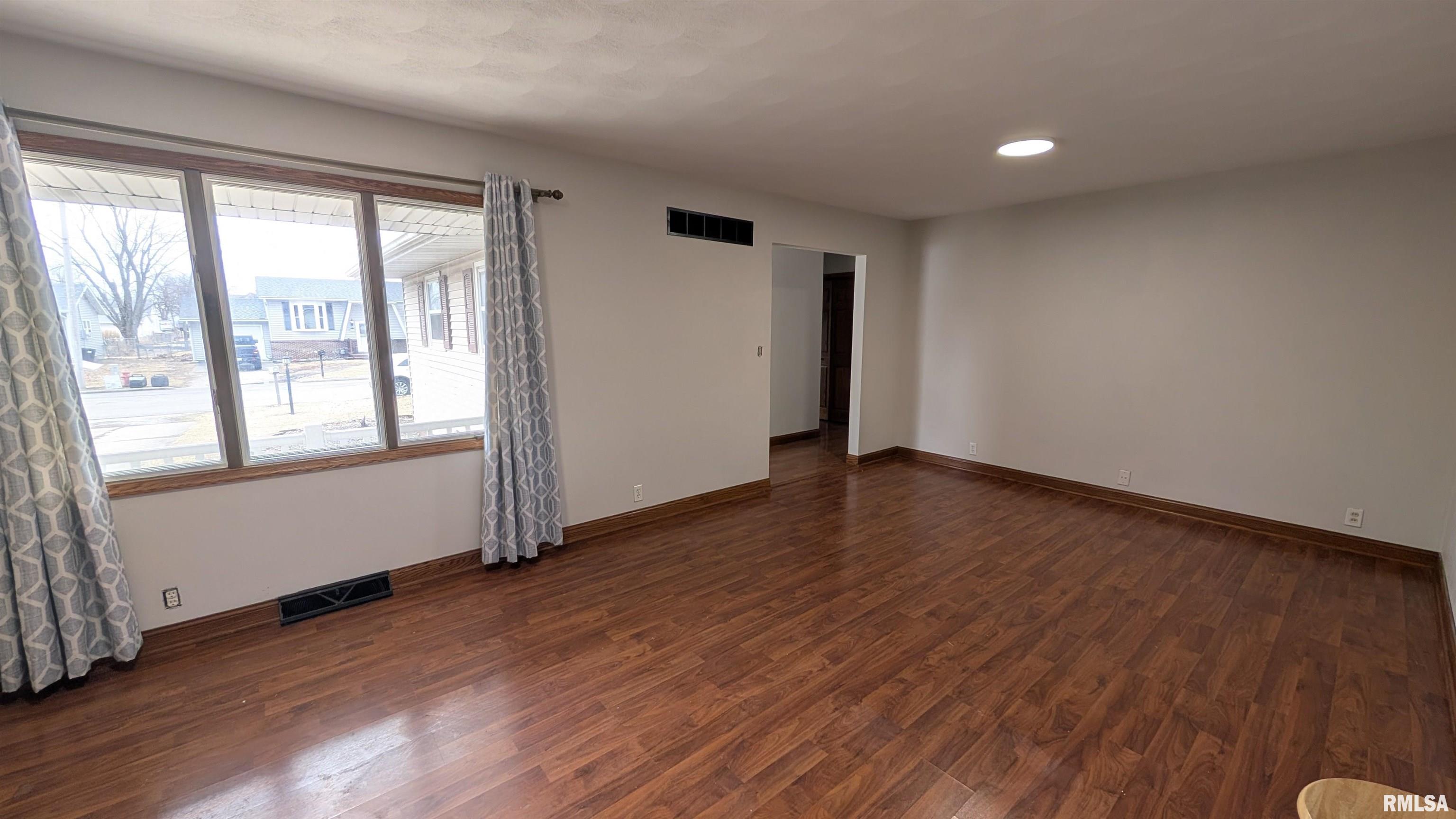 1267 East Locust Street Canton, IL 61520 - Photo 11 of 49