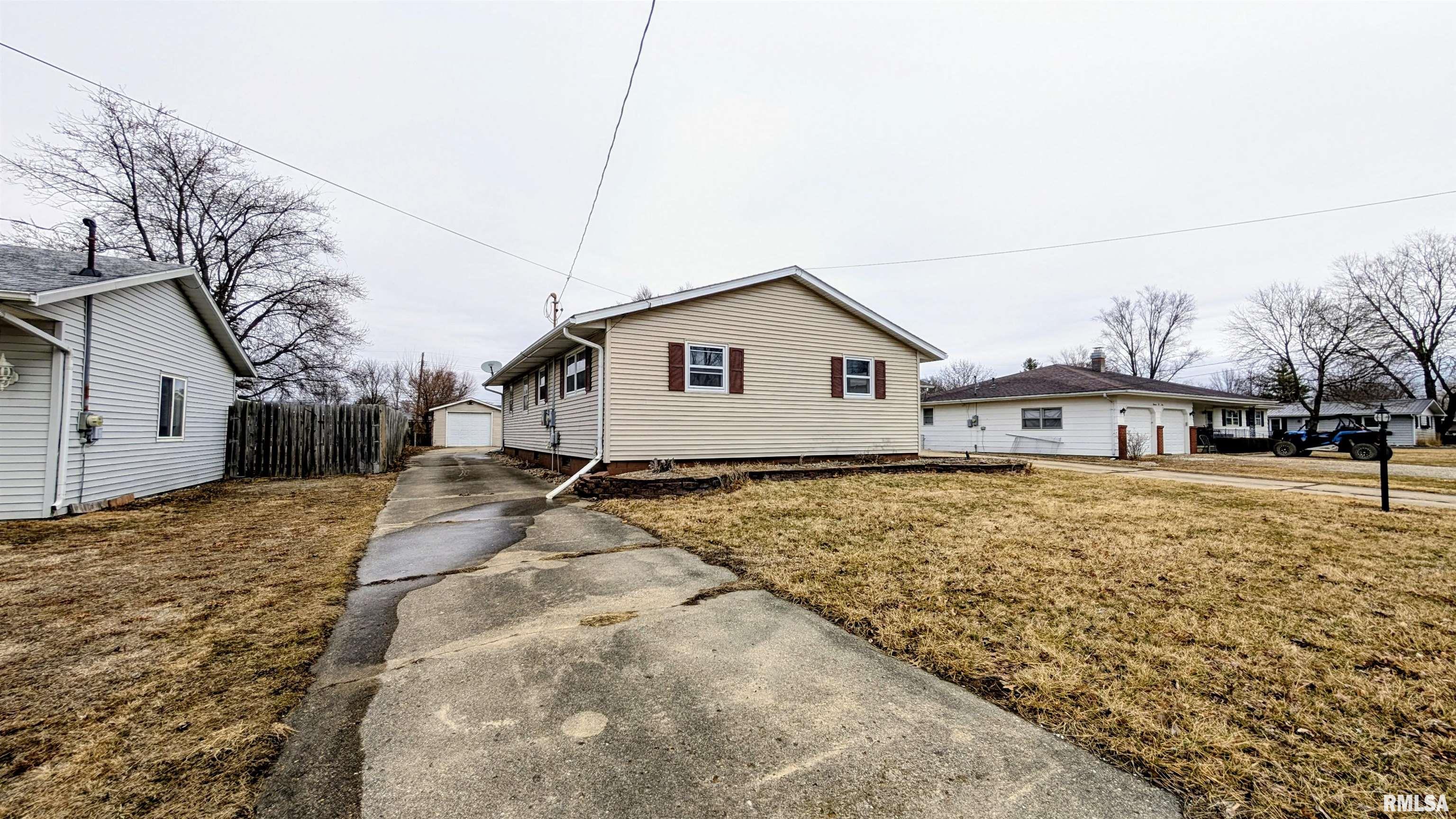 1267 East Locust Street Canton, IL 61520 - Photo 2 of 49