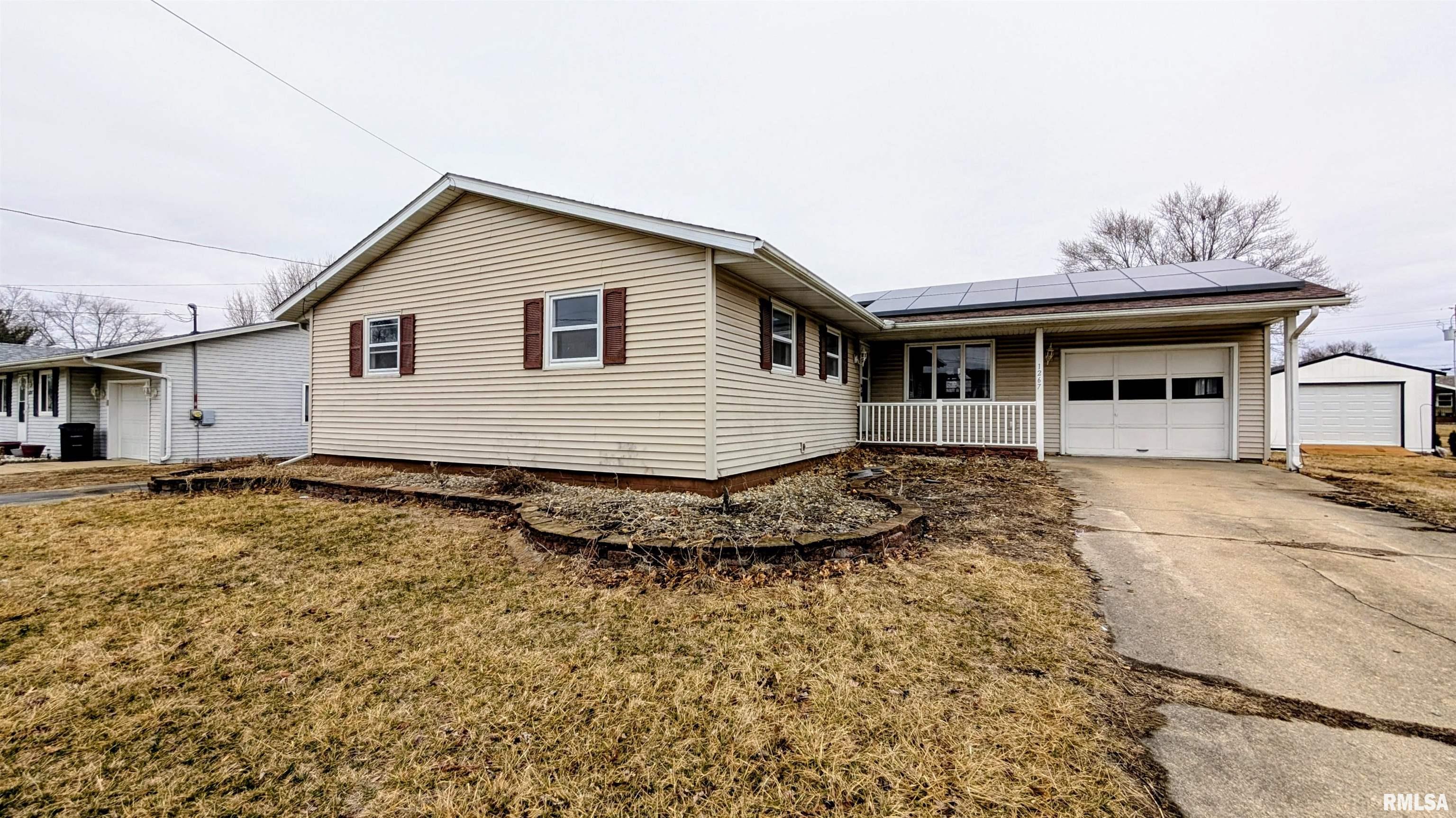 1267 East Locust Street Canton, IL 61520 - Photo 3 of 49