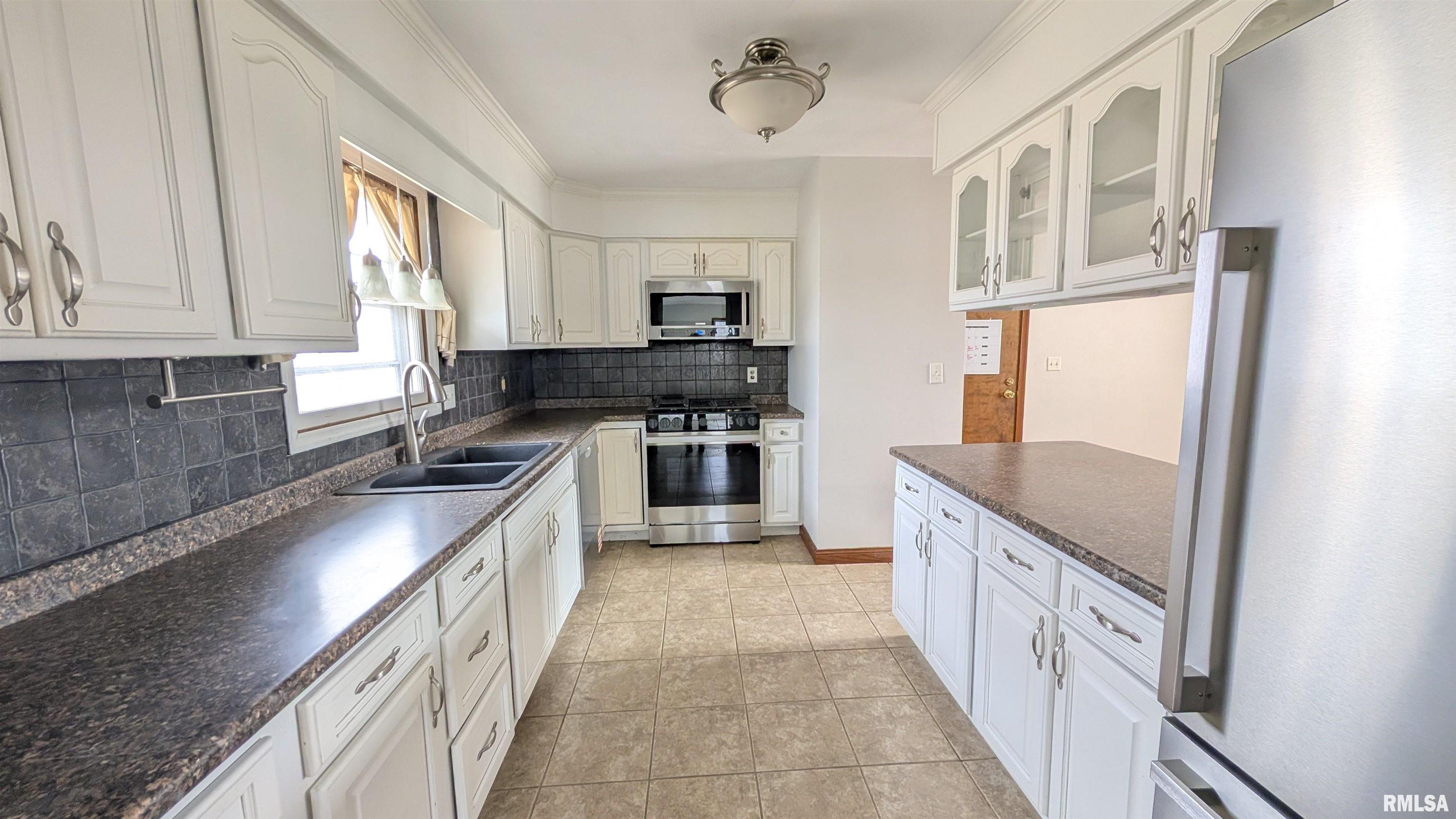 1267 East Locust Street Canton, IL 61520 - Photo 5 of 49