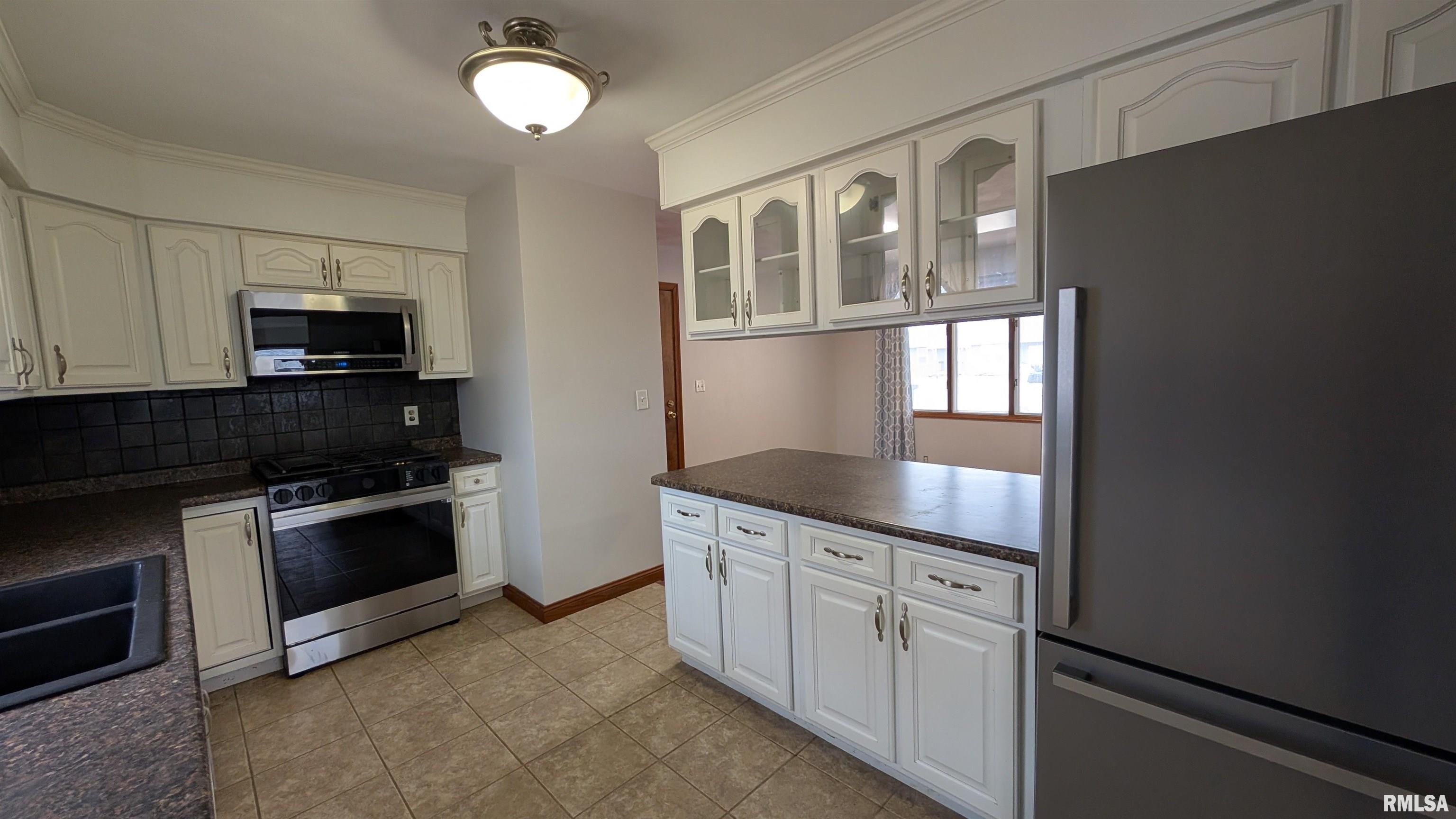 1267 East Locust Street Canton, IL 61520 - Photo 6 of 49