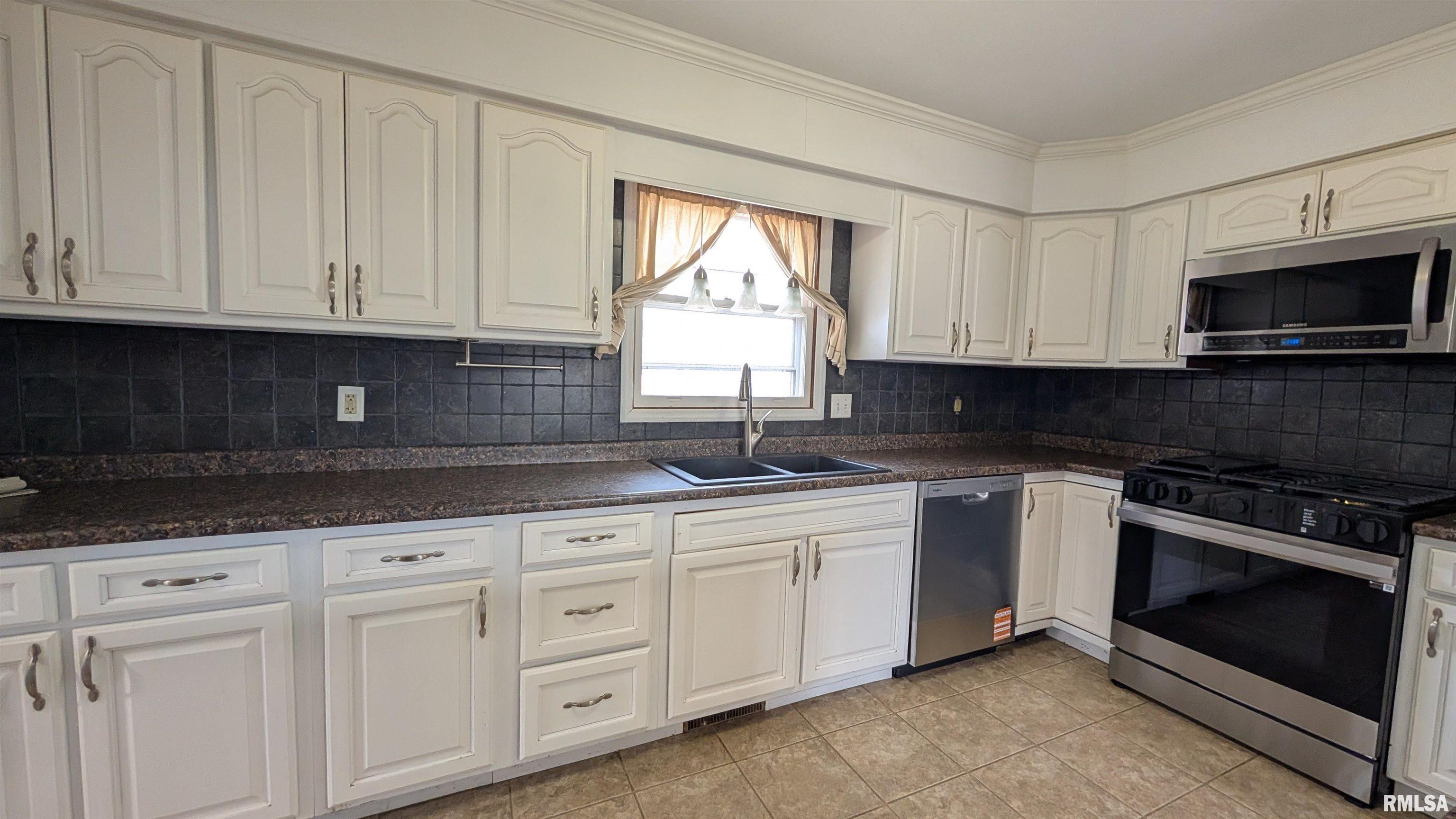 1267 East Locust Street Canton, IL 61520 - Photo 7 of 49