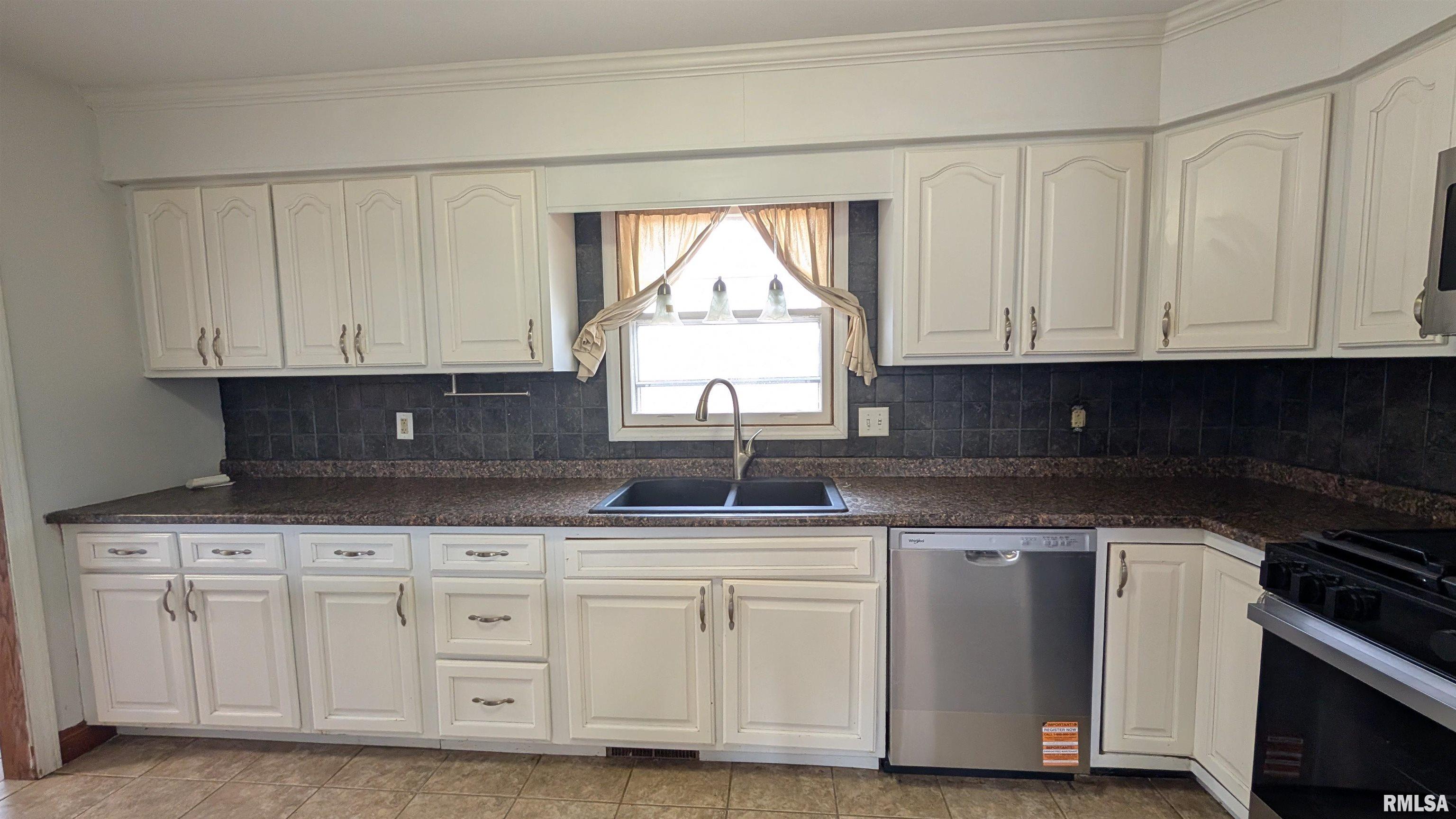 1267 East Locust Street Canton, IL 61520 - Photo 8 of 49