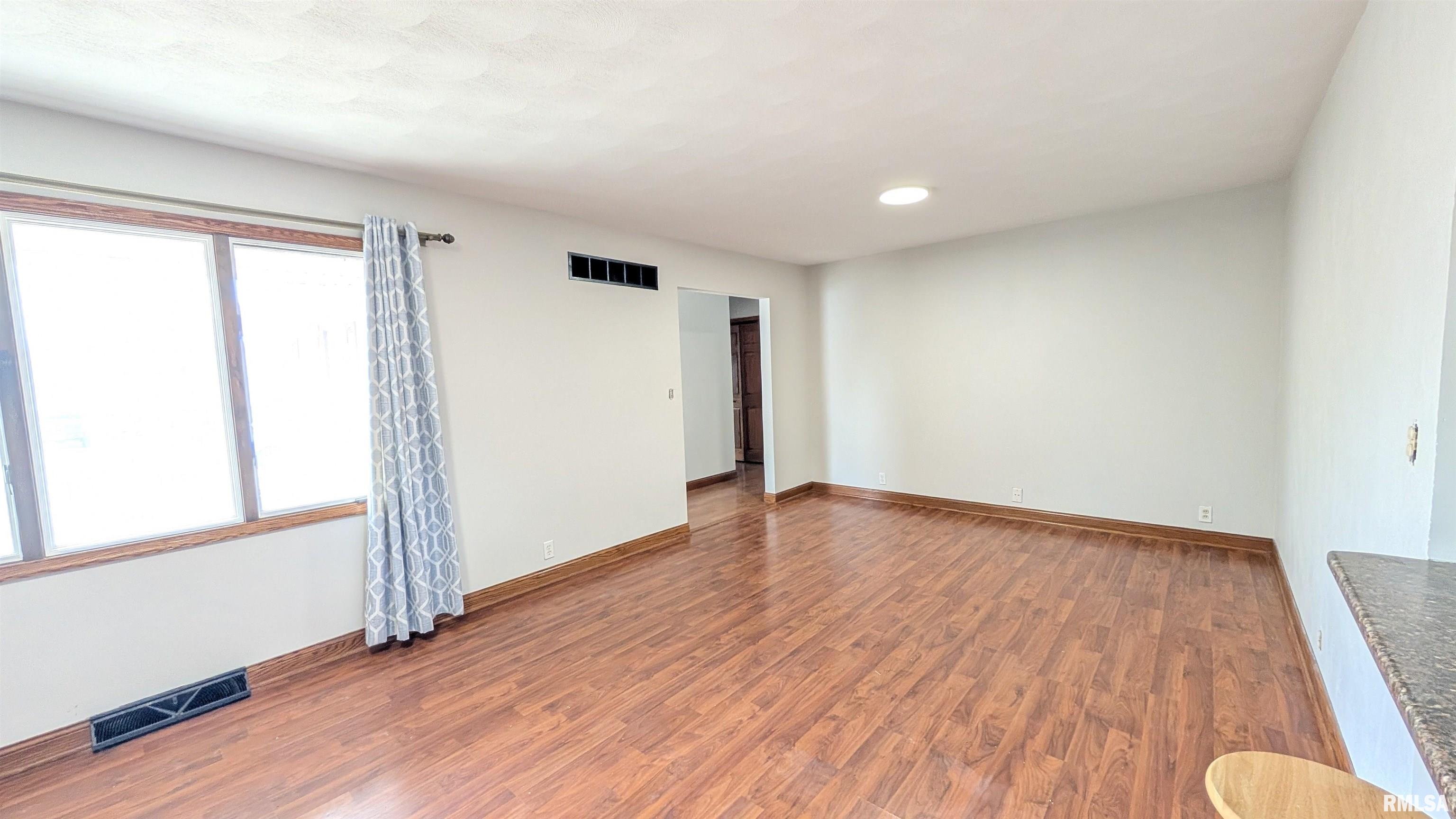 1267 East Locust Street Canton, IL 61520 - Photo 9 of 49