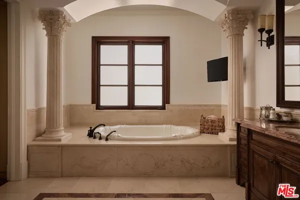 $49,950 | 614 North Palm Drive, Beverly Hills, CA 90210