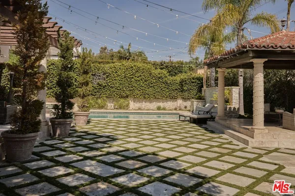 $49,950 | 614 North Palm Drive, Beverly Hills, CA 90210