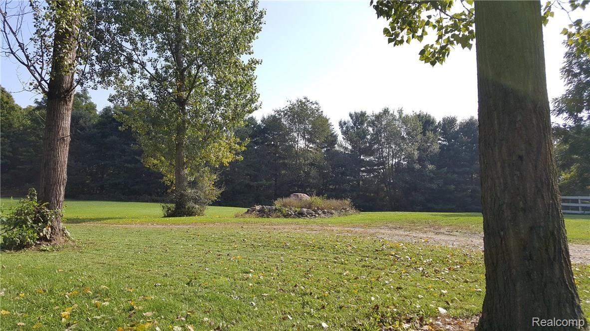 5299 Jewell Road Howell, MI 48843 - Photo 2 of 28 20161004_115019.jpg