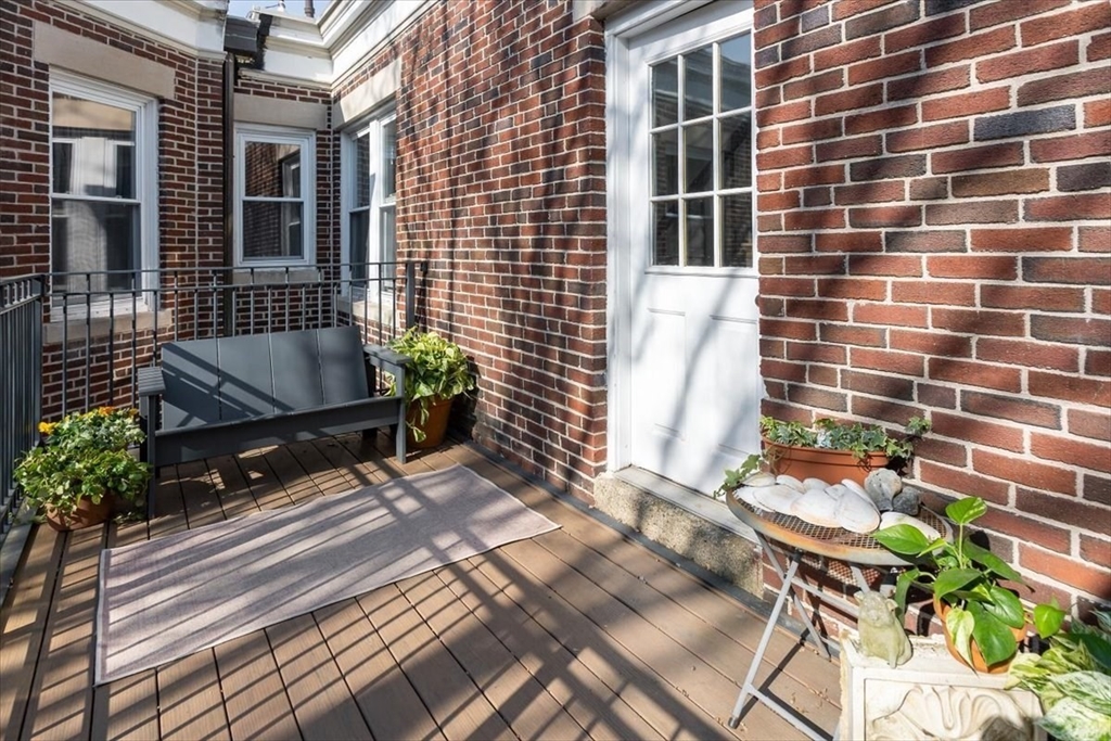 95 Mason Terrace, Unit 6 Brookline, MA 02446 - Photo 11 of 18
