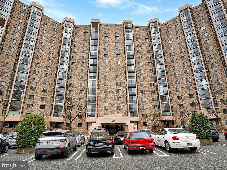 a car parked in front of a building