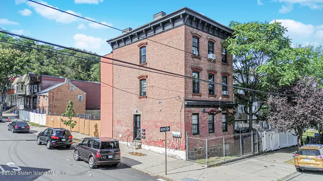 $1,374,000 | 242 Targee Street | Stapleton