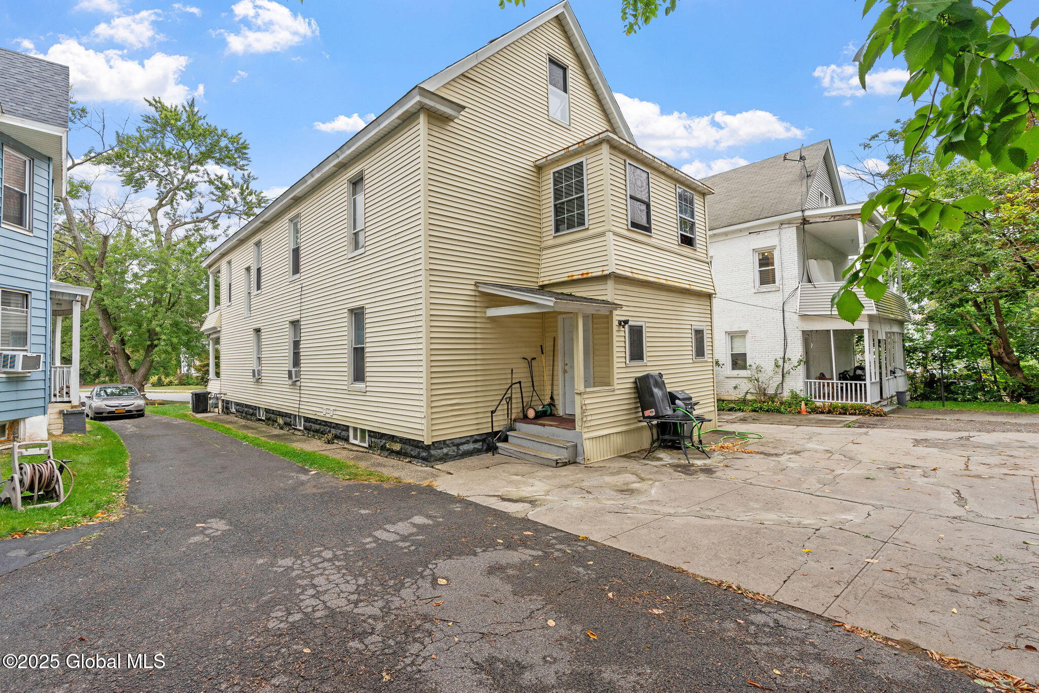 1491 Rugby Road Schenectady, NY 12308 - Photo 4 of 25 4-web-or-mls-1491-rugby-rd