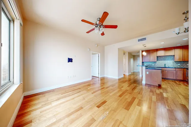 $1,600 | 215 Center Street, Unit 1104, San Antonio, TX 78202