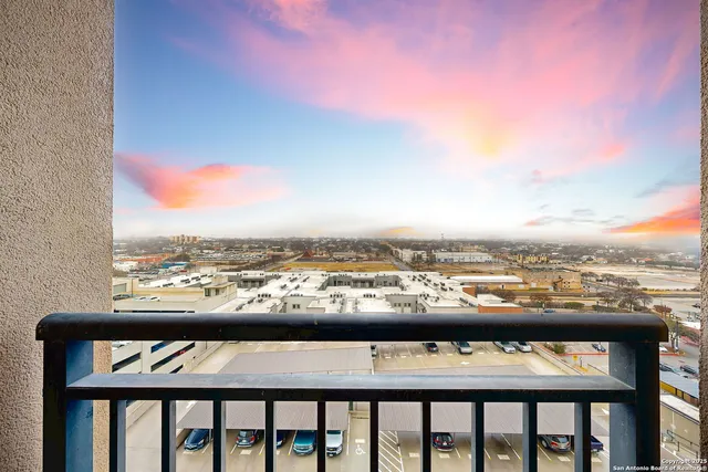 $1,600 | 215 Center Street, Unit 1104, San Antonio, TX 78202