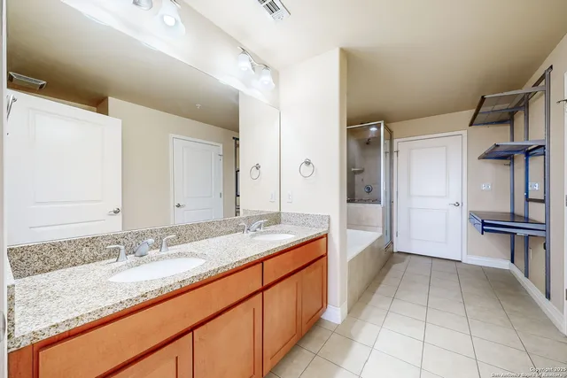 $1,600 | 215 Center Street, Unit 1104, San Antonio, TX 78202