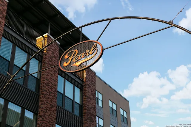 $1,600 | 215 Center Street, Unit 1104, San Antonio, TX 78202