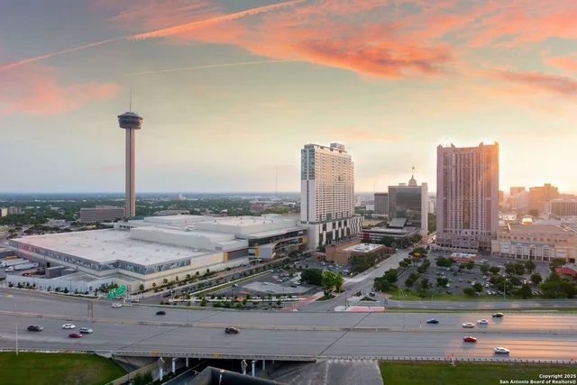 $1,600 | 215 Center Street, Unit 1104, San Antonio, TX 78202