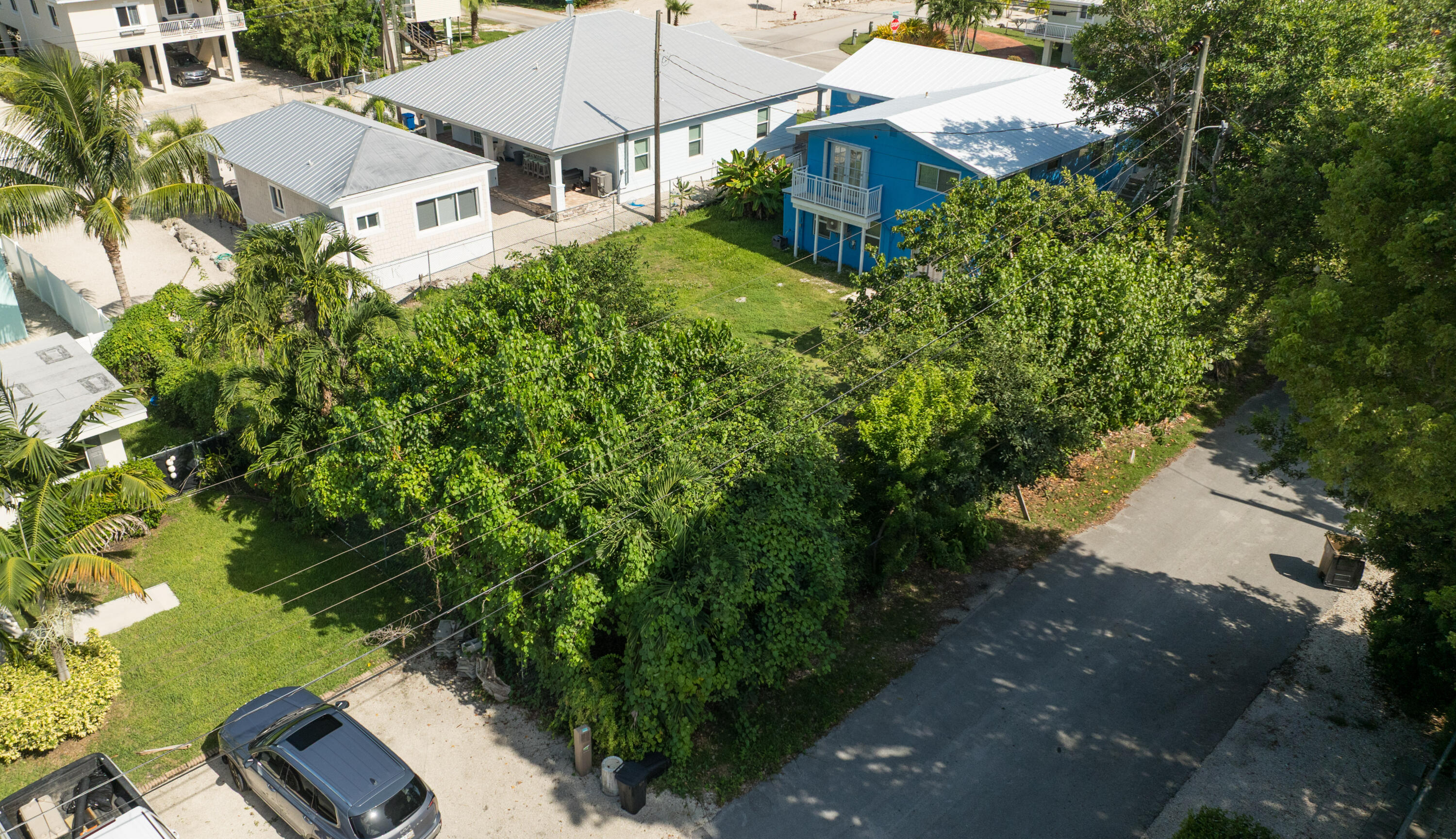 974 Oleander Road Key Largo, FL 33037 - Photo 3 of 15 an aerial view of a house with yard swimming pool and outdoor seating