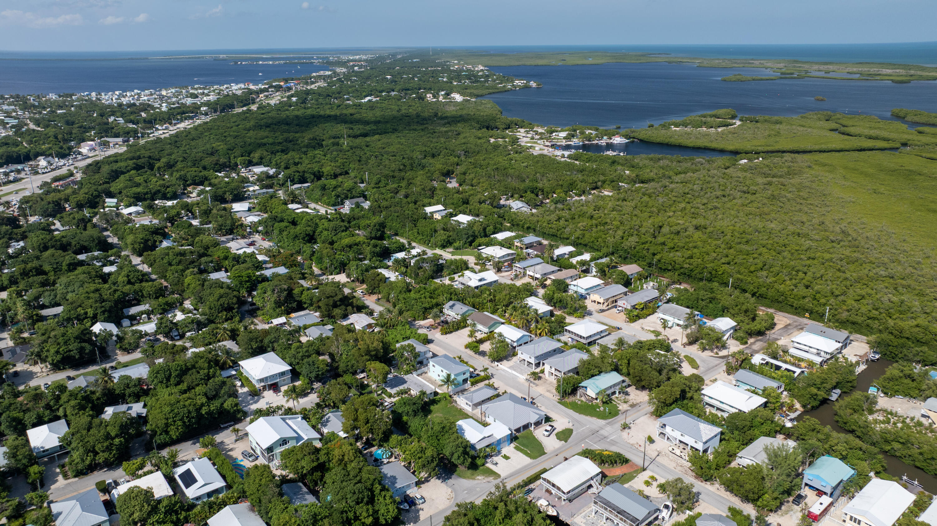 974 Oleander Road Key Largo, FL 33037 - Photo 5 of 15 a view of a lake