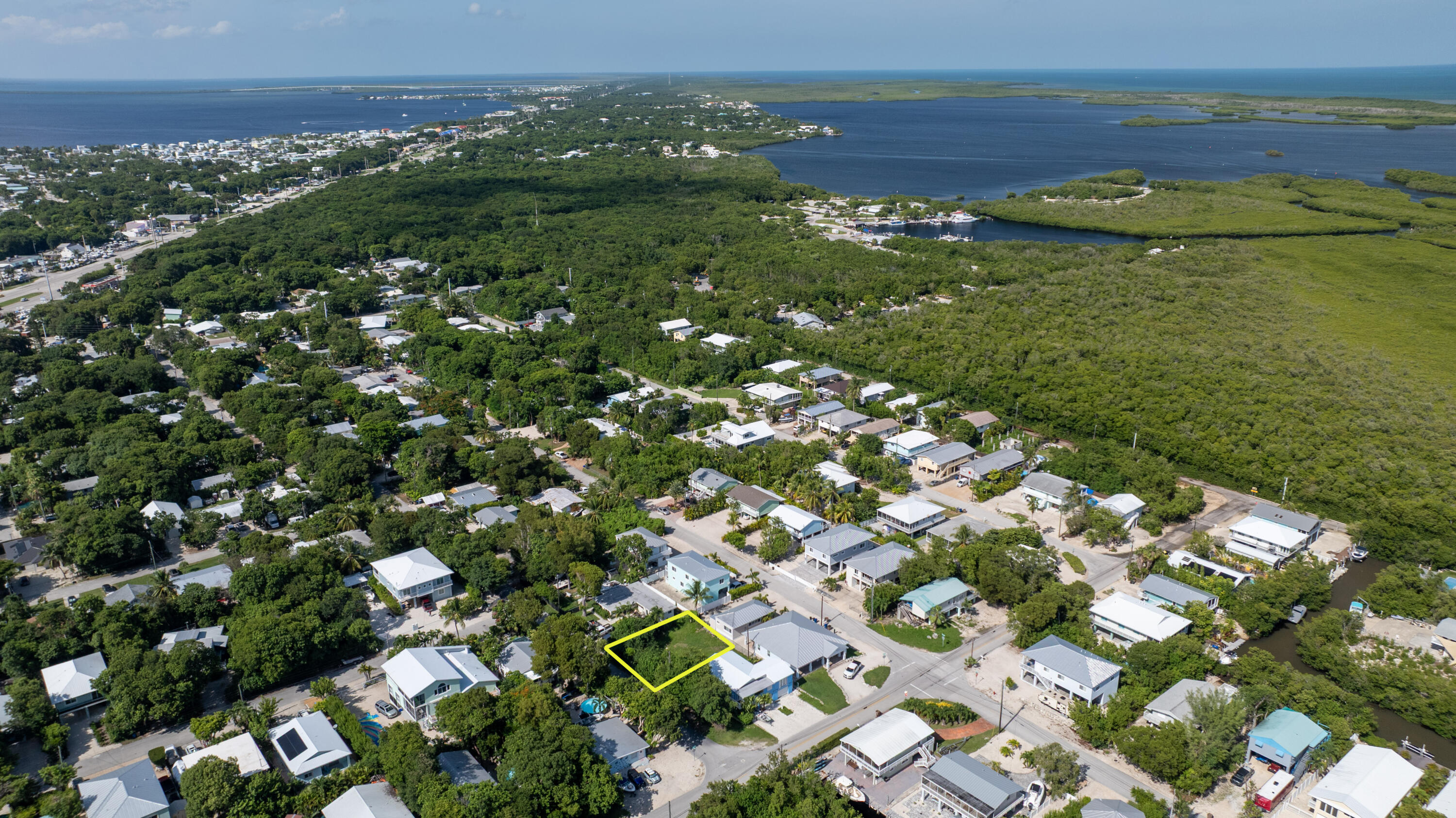 974 Oleander Road Key Largo, FL 33037 - Photo 6 of 15 a view of a lake