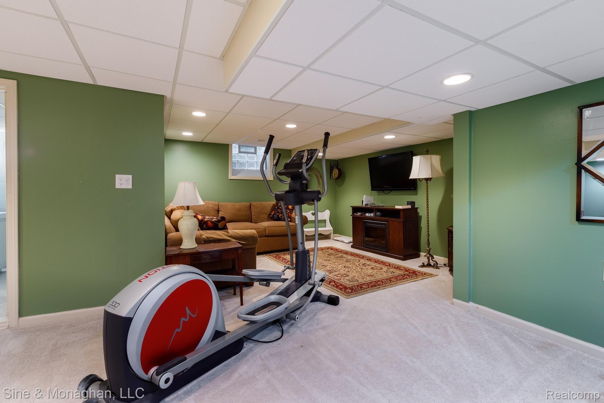 850 Shoreham Road Grosse Pointe, MI 48236 - Photo 25 of 37 850 Shoreham Rd-27.jpg