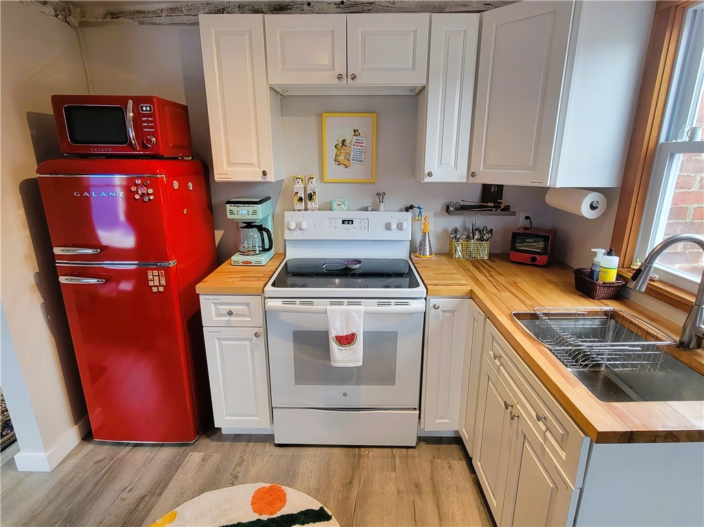 10 Collins Street, Unit 2 Newport, RI 02840 - Photo 4 of 21