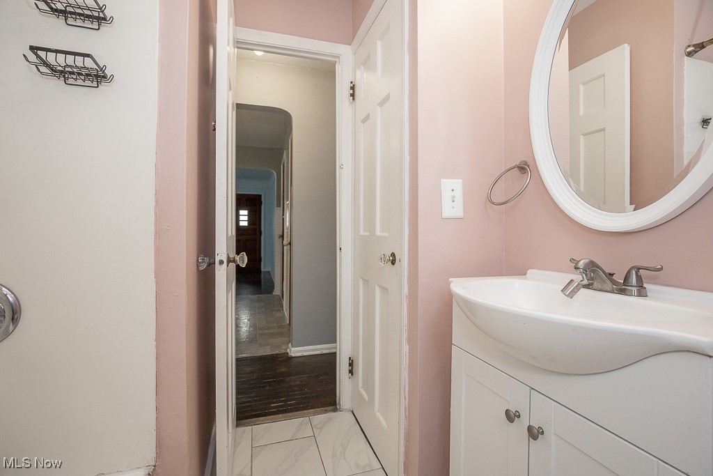 4815 Redfern Road Parma, OH 44134 - Photo 9 of 22 Full bath