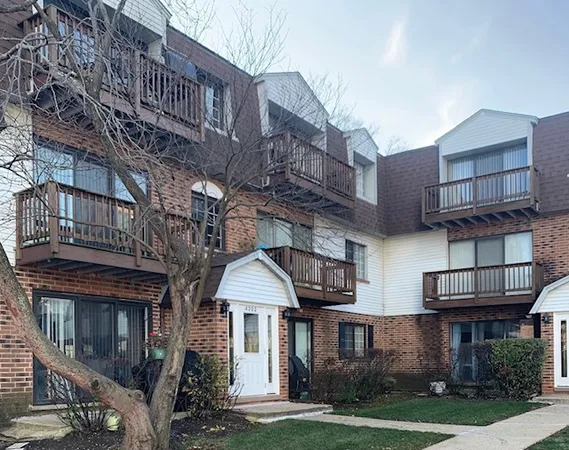 $2,300 | 4202 Central Road, Unit 1D, Glenview, IL 60025