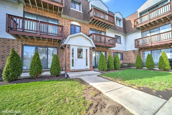 $2,195 | 4202 Central Road, Unit 1D, Glenview, IL 60025