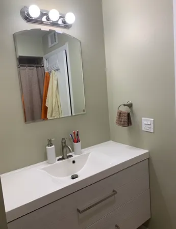 $2,300 | 4202 Central Road, Unit 1D, Glenview, IL 60025