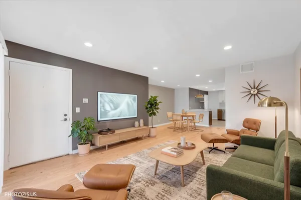 $2,195 | 4202 Central Road, Unit 1D, Glenview, IL 60025