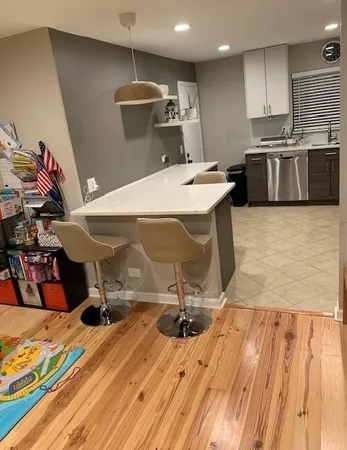 $2,300 | 4202 Central Road, Unit 1D, Glenview, IL 60025