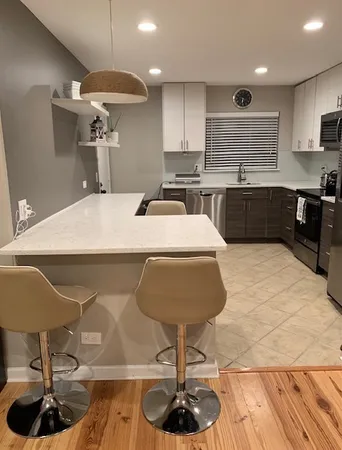 $2,300 | 4202 Central Road, Unit 1D, Glenview, IL 60025