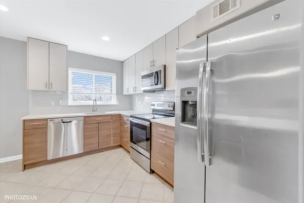 $2,195 | 4202 Central Road, Unit 1D, Glenview, IL 60025