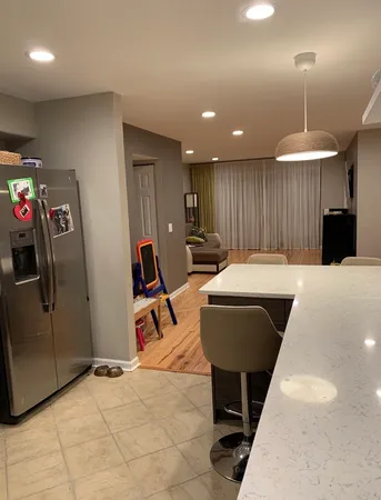 $2,300 | 4202 Central Road, Unit 1D, Glenview, IL 60025