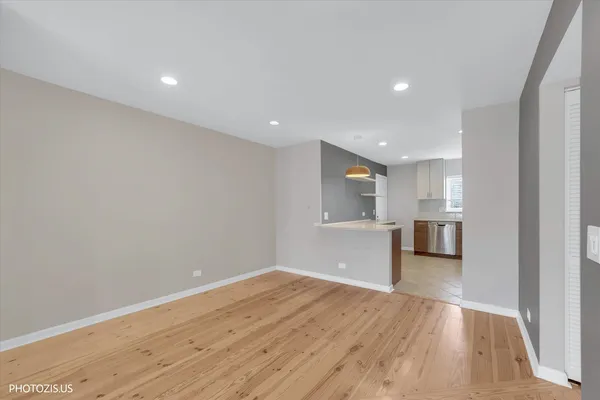 $2,195 | 4202 Central Road, Unit 1D, Glenview, IL 60025